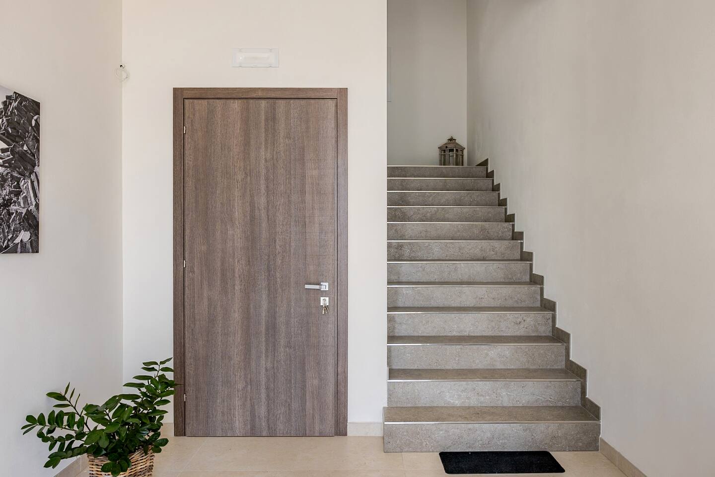 Ingresso privato con scala di accesso
