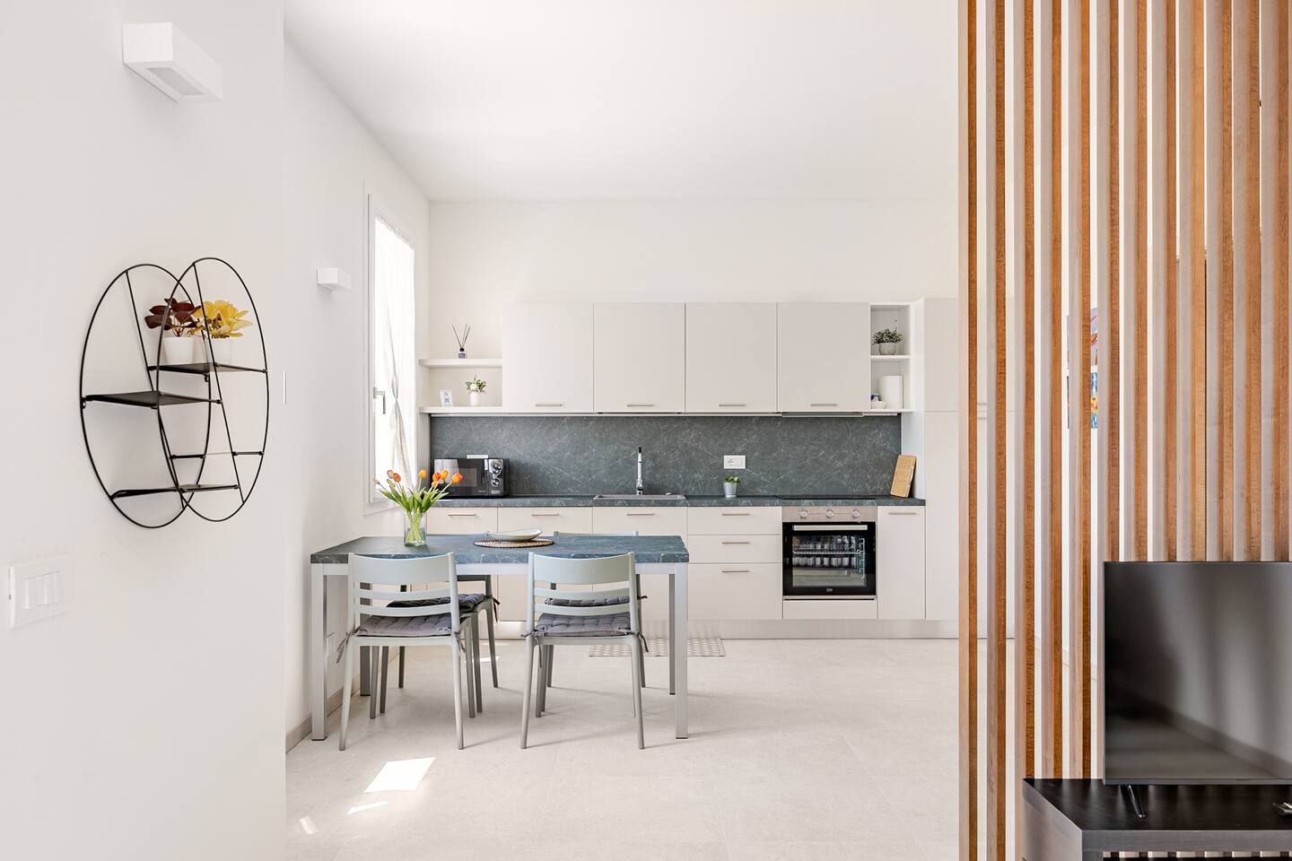 Cucina attrezzata con zona pranzo
