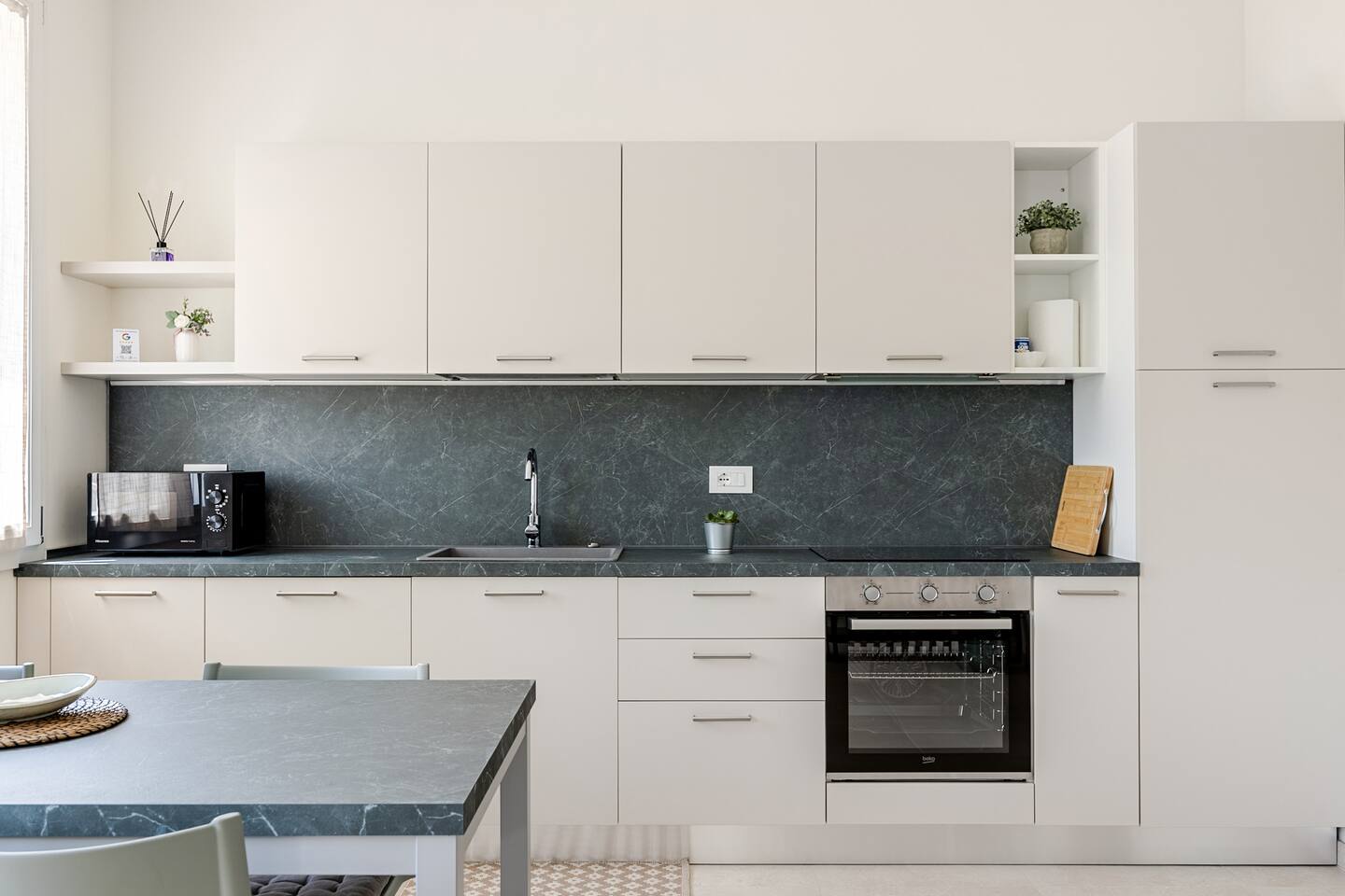 Cucina attrezzata vista frontale